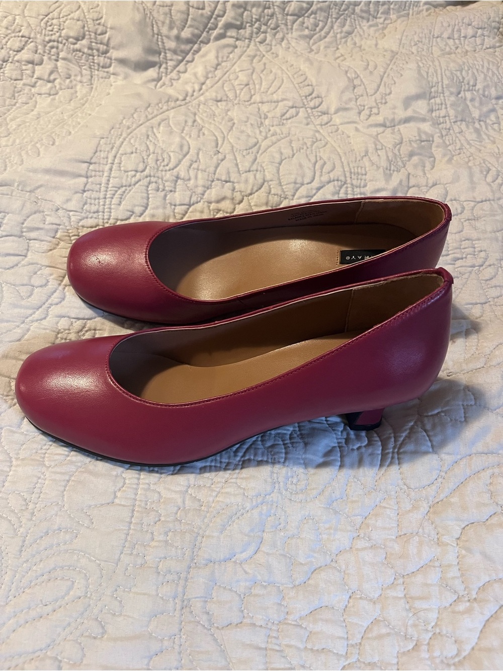 Array Red Round-Toe Kitten Heels - Picture 2 of 5